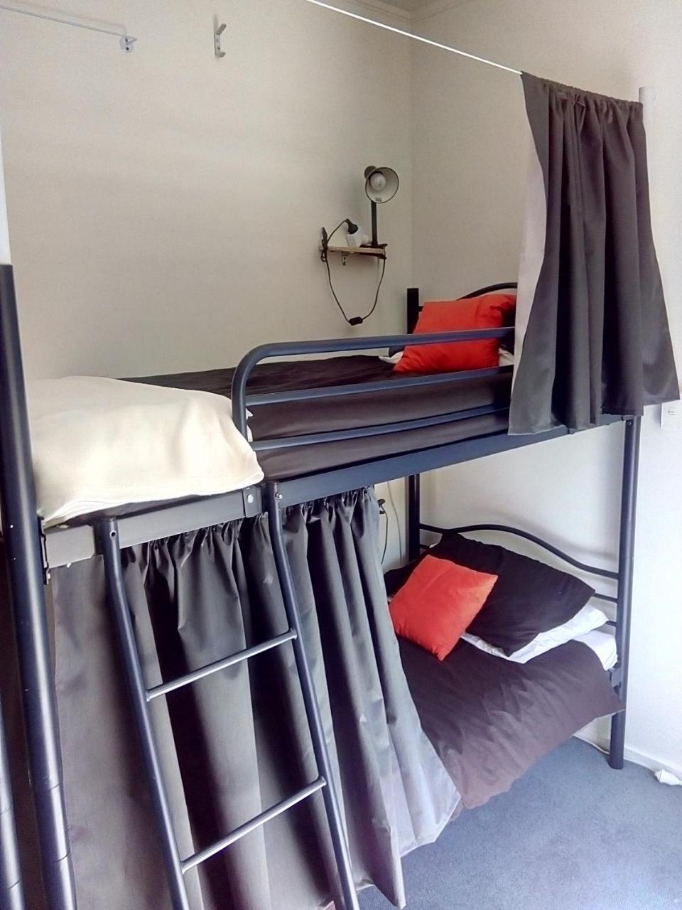 Bouncing Lamb Backpackers Hostel Nelson Luaran gambar