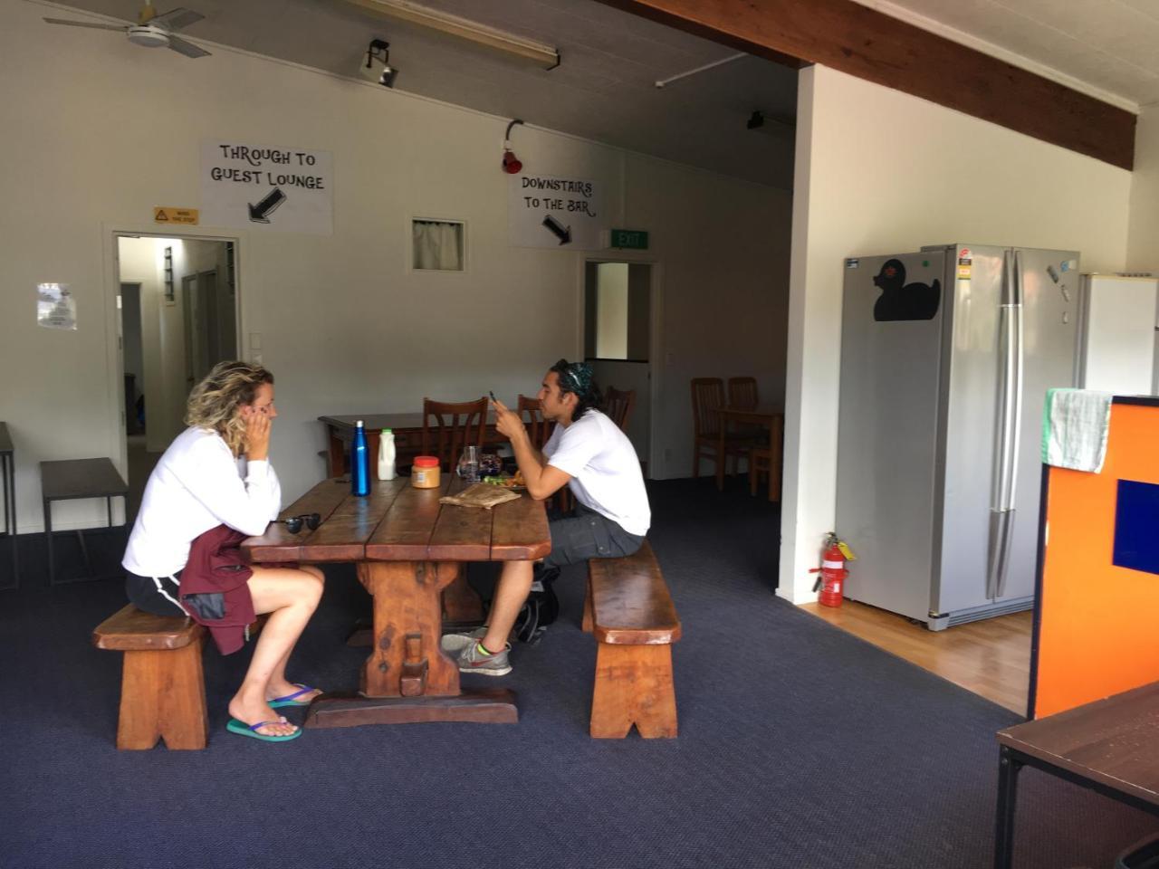 Bouncing Lamb Backpackers Hostel Nelson Luaran gambar